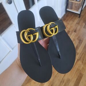 Gucci Marmot Laveugle Par Amour GG Women’s Black Leather Thong Sandals Size 39